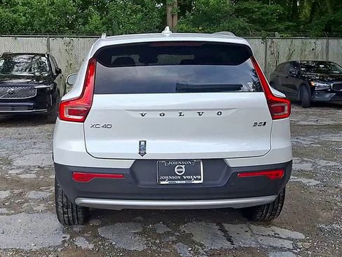 Used 2025 Volvo XC40 B5 Core AWD/4WD image 3