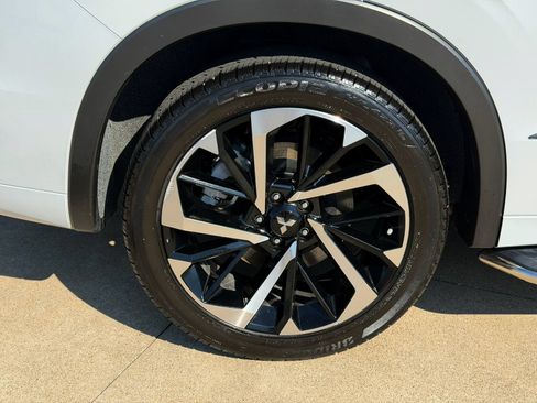 Used 2024 Mitsubishi Outlander SEL AWD/4WD image 8