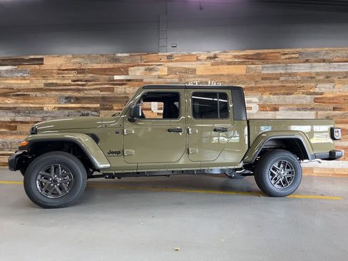 New 2026 Jeep Gladiator Sport image 20