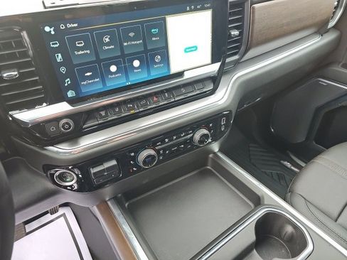 Used 2024 Chevrolet Silverado 3500 High Country image 42