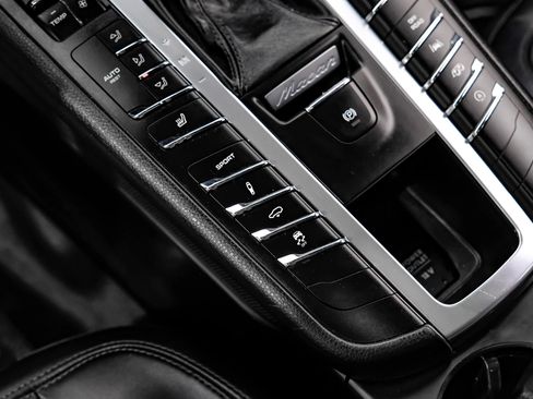 Used 2017 Porsche Macan GTS w/ Premium Package Plus AWD/4WD image 33