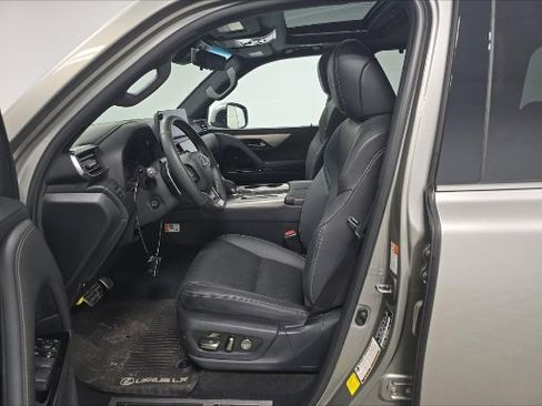 Used 2025 Lexus LX 700h F Sport image 12