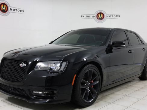 Used 2023 Chrysler 300 C RWD image 5