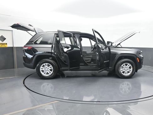 Used 2025 Jeep Grand Cherokee Laredo AWD/4WD image 66