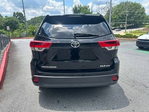Used 2019 Toyota Highlander XLE AWD/4WD image 4