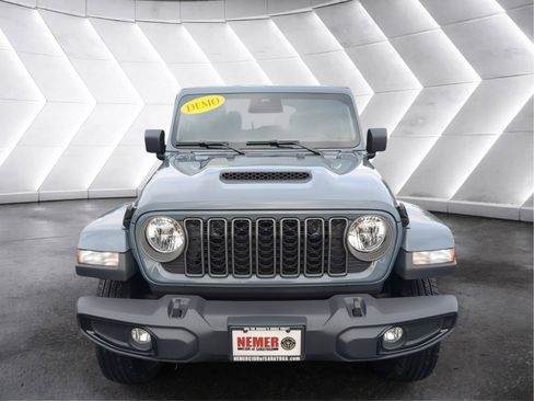 New 2026 Jeep Gladiator Sport AWD/4WD image 12