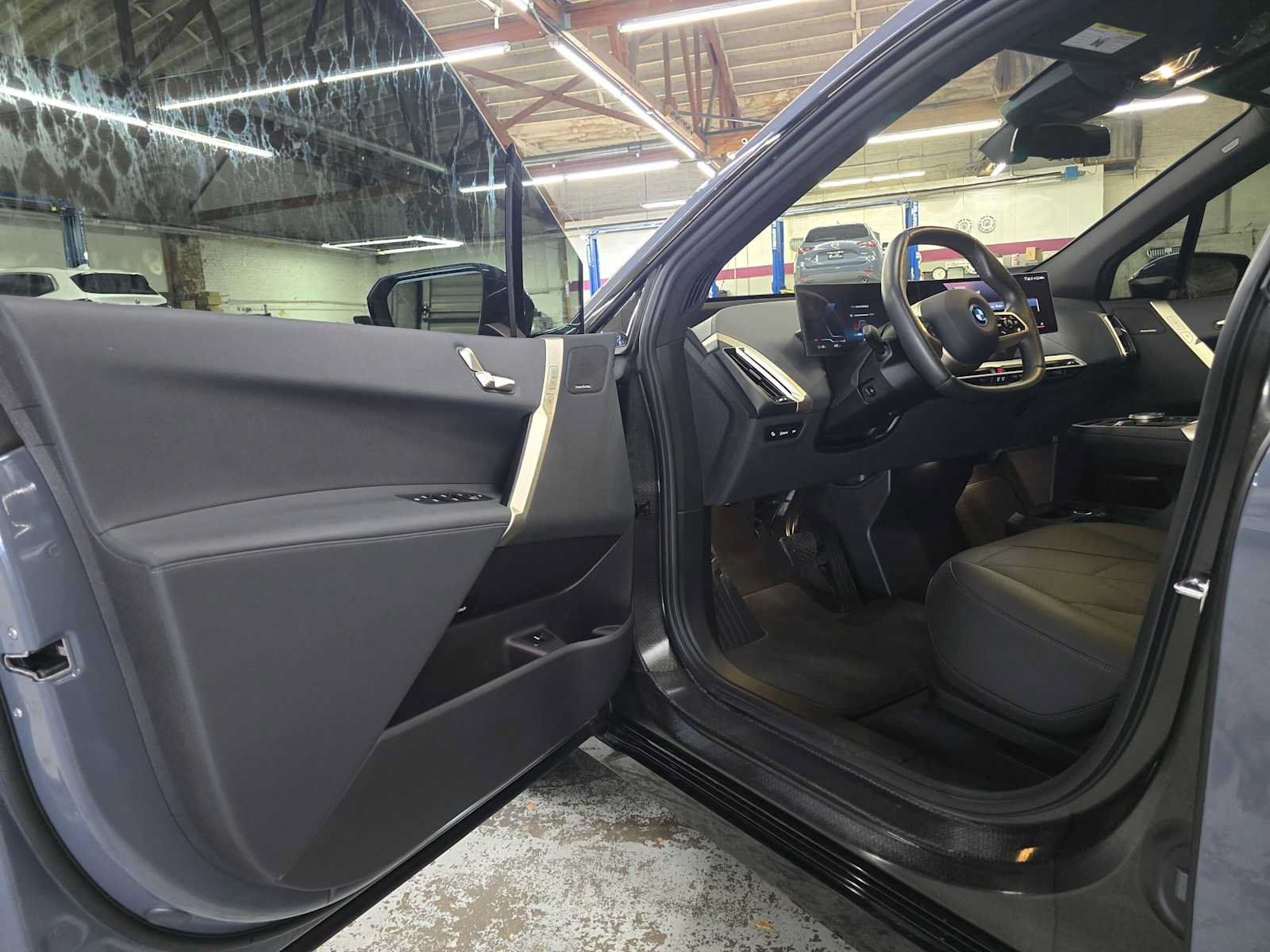 Used 2024 BMW iX xDrive50 w/ Sport Package AWD/4WD image 19