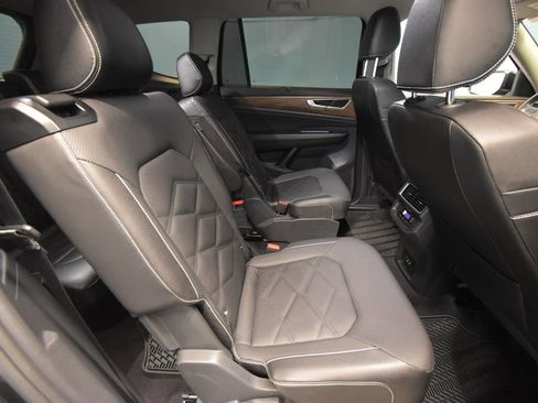 Used 2024 Volkswagen Atlas SE w/ Black Wheel Package image 25