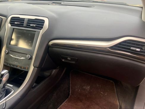 Used 2015 Ford Fusion SE w/ Equipment Group 202A FWD image 18