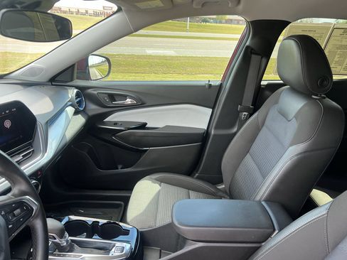 Used 2024 Chevrolet Trax LT w/ Driver Confidence Package image 19