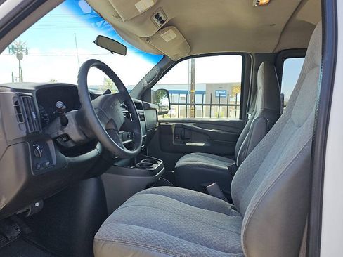 Used 2007 GMC Savana 3500 Extended Passenger w/ LT Preferred Equipment Group RWD image 8