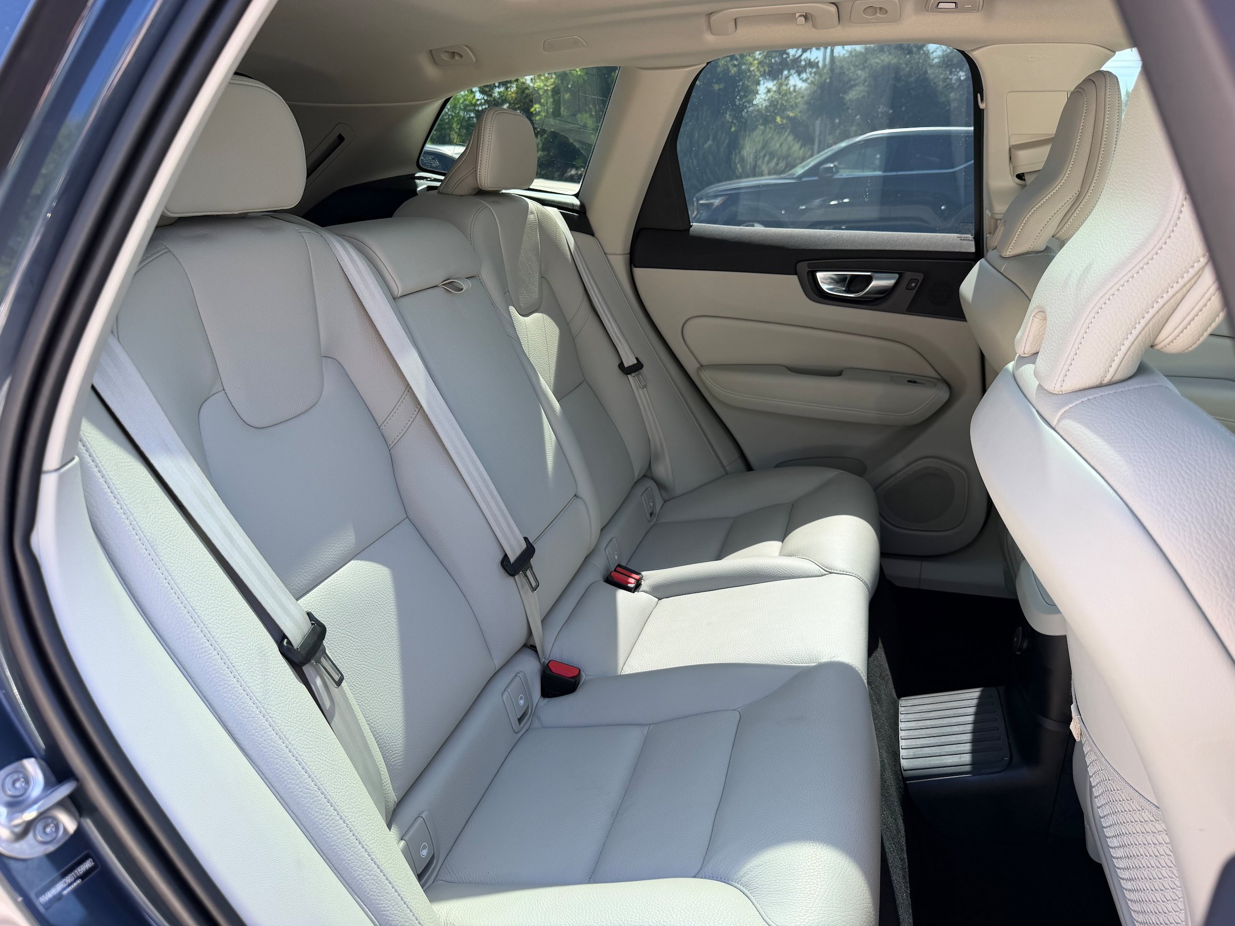 Certified 2025 Volvo XC60 T8 Plus w/ Protection Package Premier AWD/4WD image 12