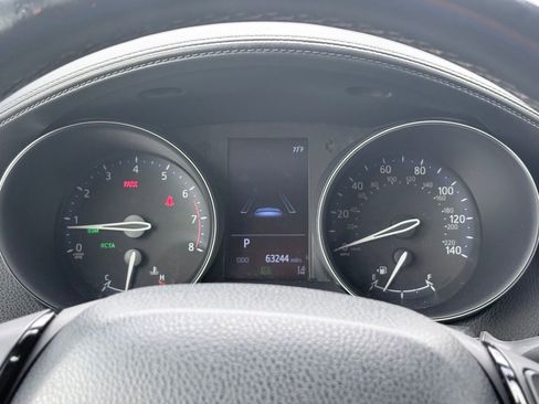 Used 2019 Toyota C-HR XLE FWD image 8