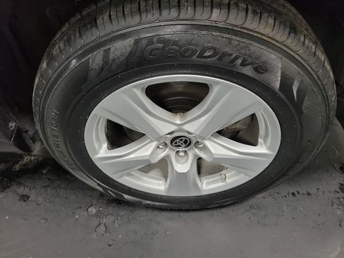 Used 2023 Toyota Highlander L image 10