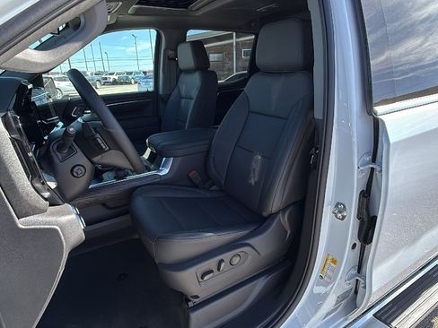 New 2026 GMC Sierra 1500 SLT image 13