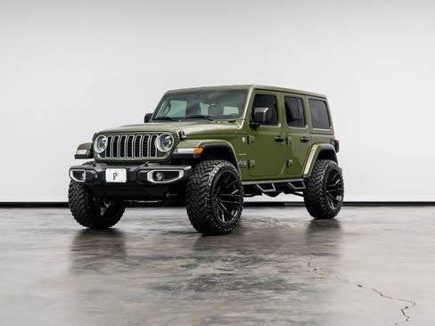 Used 2024 Jeep Wrangler Unlimited Sahara AWD/4WD image 7