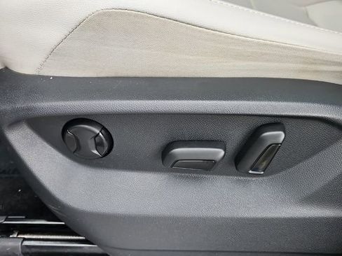 Used 2020 Volkswagen Tiguan image 12