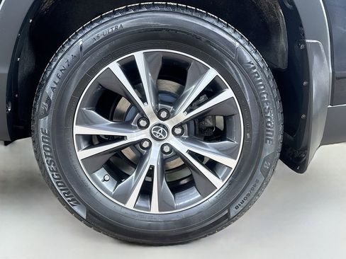 Used 2019 Toyota Highlander Plus AWD/4WD image 37
