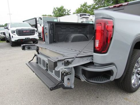 Used 2025 GMC Sierra 1500 Denali w/ Denali Reserve Package AWD/4WD image 36