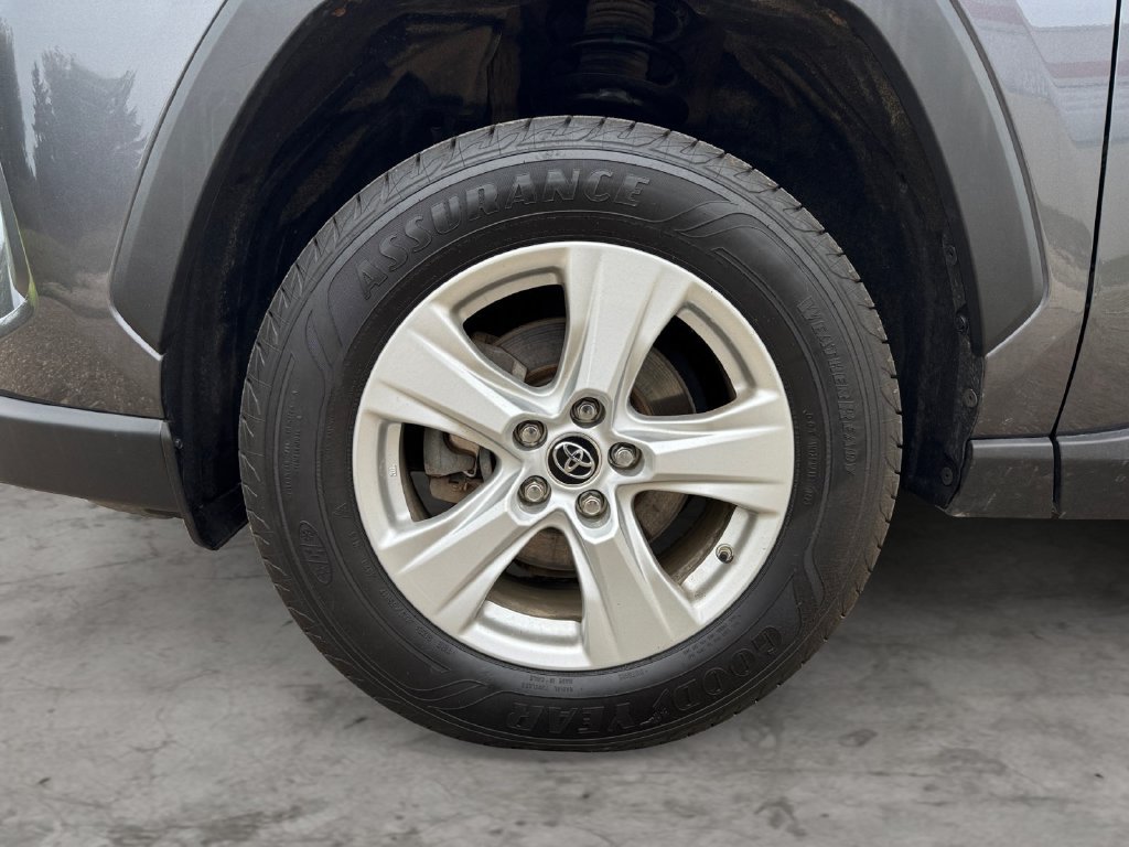 Used 2019 Toyota RAV4 LE w/ Carpet Mat Package AWD/4WD image 9