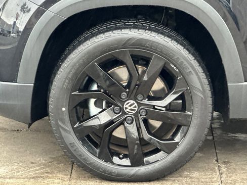 Certified 2022 Volkswagen Taos SE image 26