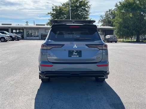 New 2025 Mitsubishi Outlander SE image 4