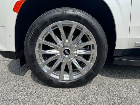 Used 2022 Cadillac Escalade ESV Premium Luxury image 2