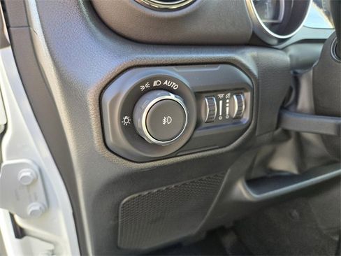 Used 2022 Jeep Wrangler Unlimited Sahara image 17