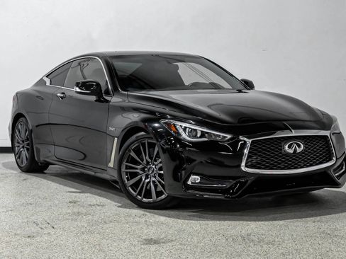Used 2017 INFINITI Q60 Red Sport 400 RWD image 4