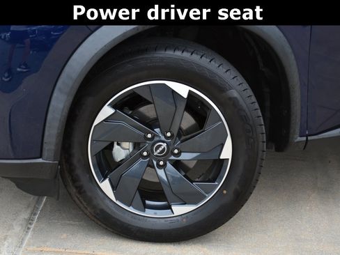 Used 2025 Nissan Rogue SV image 3