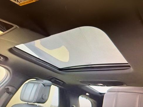 Used 2023 Land Rover Discovery S R-Dynamic image 6