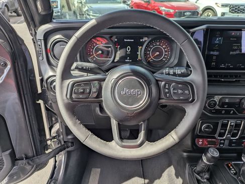 Used 2025 Jeep Wrangler Unlimited Rubicon image 18