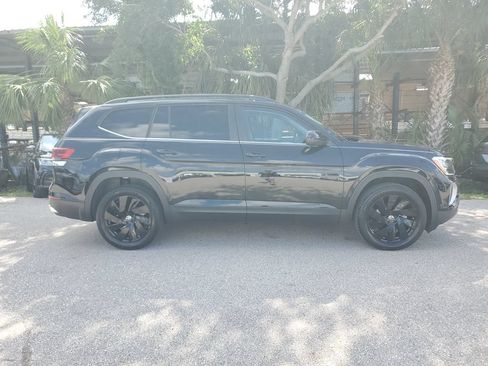 Certified 2026 Volkswagen Atlas SE w/ Black Wheel Package FWD image 3
