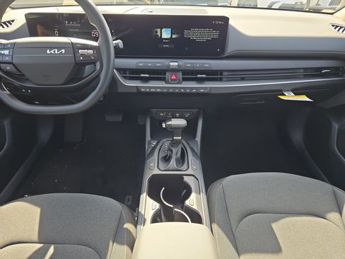 New 2025 Kia K4 LXS image 15