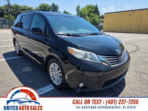 Used 2011 Toyota Sienna XLE FWD image 7