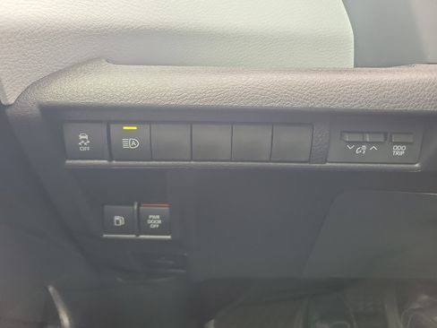 Used 2025 Toyota Sienna XLE FWD image 32