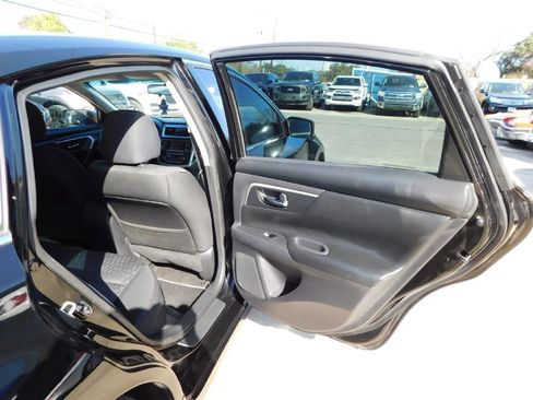 Used 2017 Nissan Altima 2.5 SV image 38