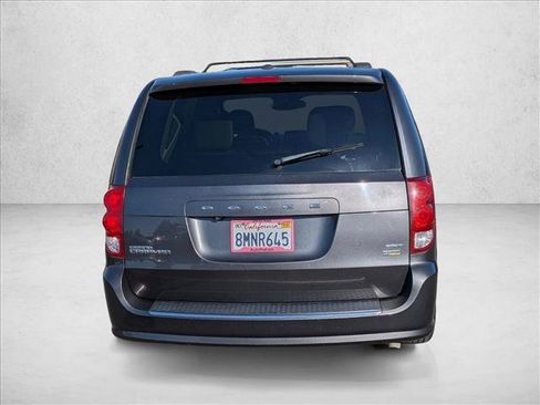 Used 2018 Dodge Grand Caravan SXT FWD image 4