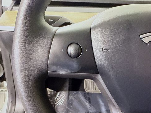 Used 2020 Tesla Model 3 Standard Range Plus image 14