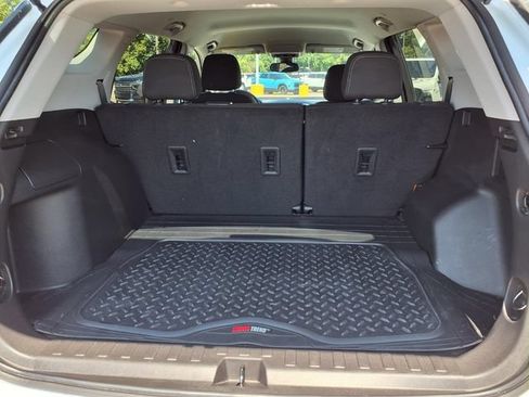 Used 2023 GMC Terrain SLE AWD/4WD image 19