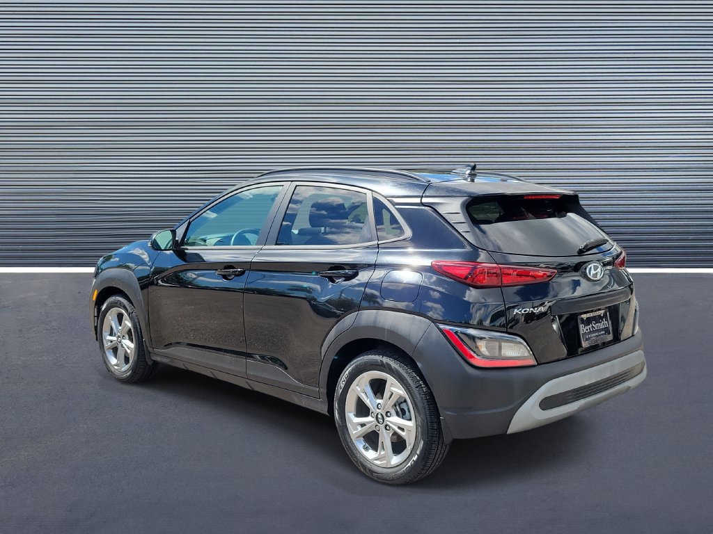 Used 2022 Hyundai Kona SEL FWD image 4