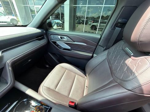 Used 2025 Ford Explorer Platinum w/ Ultimate Package AWD/4WD image 27