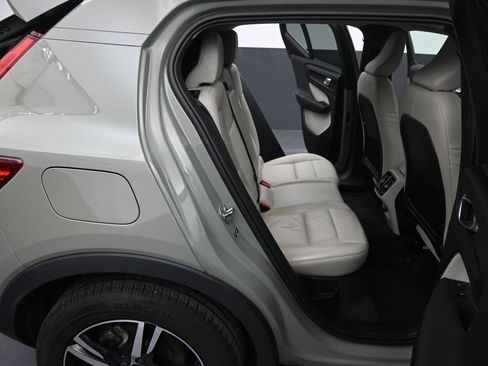 Used 2023 Volvo XC40 B5 Plus AWD/4WD image 32