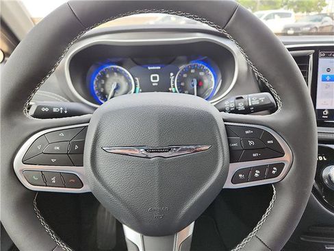 New 2026 Chrysler Pacifica Select FWD image 19