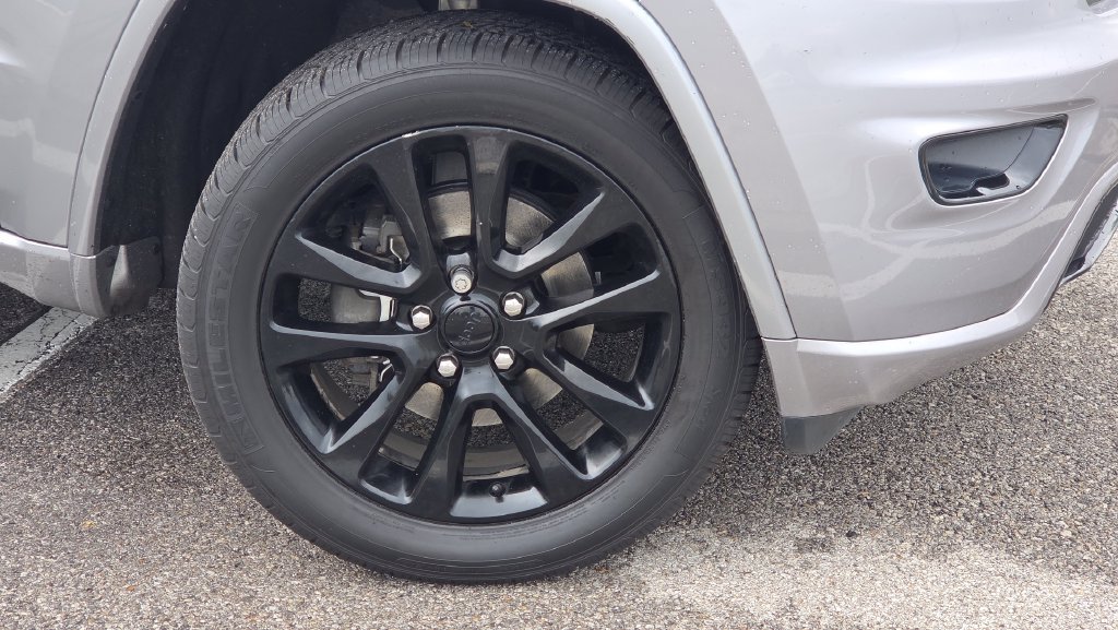 Used 2018 Jeep Grand Cherokee Altitude AWD/4WD image 11