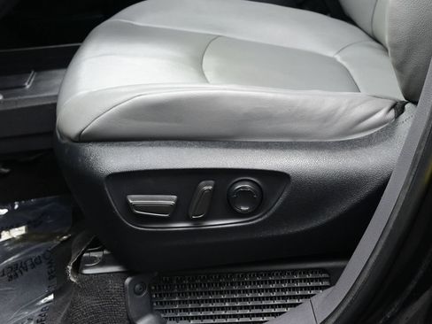 Used 2022 Toyota Sienna XLE FWD image 11