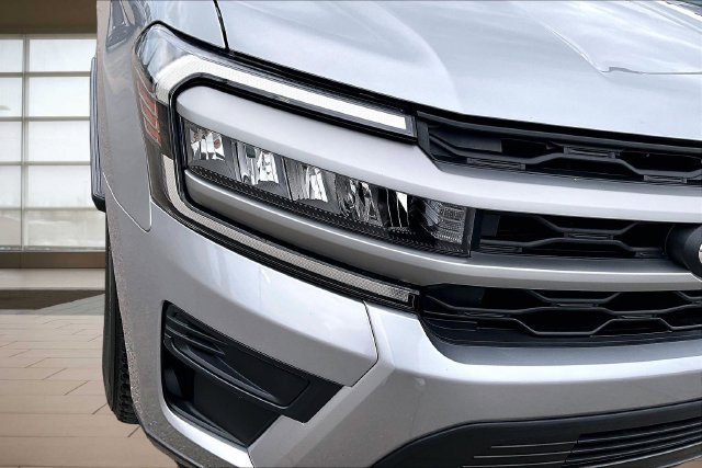 Used 2024 Ford Expedition XLT AWD/4WD image 29