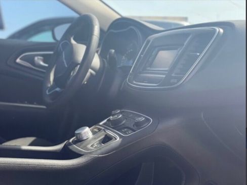 Used 2016 Chrysler 200 Limited image 2