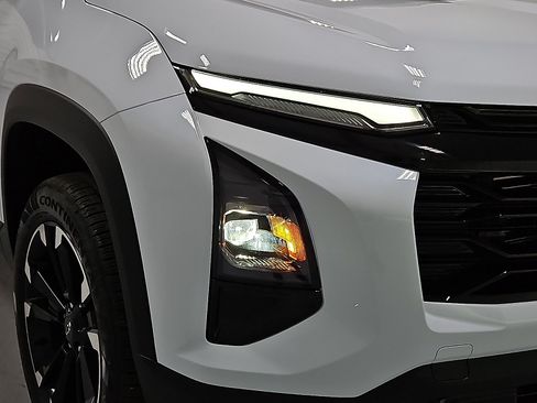 Used 2026 Chevrolet Equinox RS FWD image 19