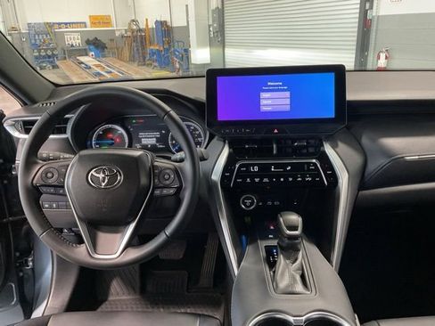 Used 2023 Toyota Venza XLE AWD/4WD image 12